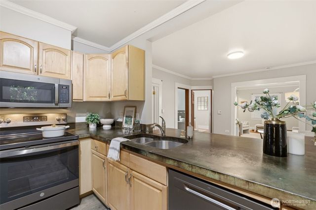 9732 59th Avenue S, Seattle, WA 98118