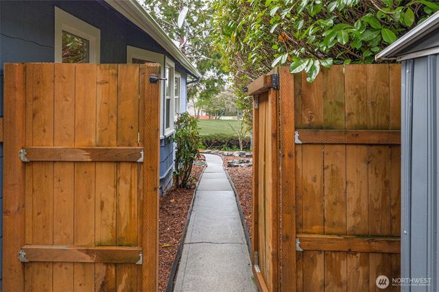 9732 59th Avenue S, Seattle, WA 98118