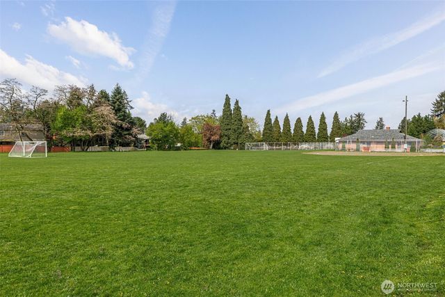9732 59th Avenue S, Seattle, WA 98118
