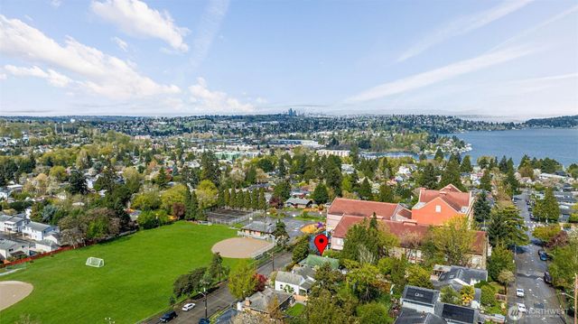 9732 59th Avenue S, Seattle, WA 98118