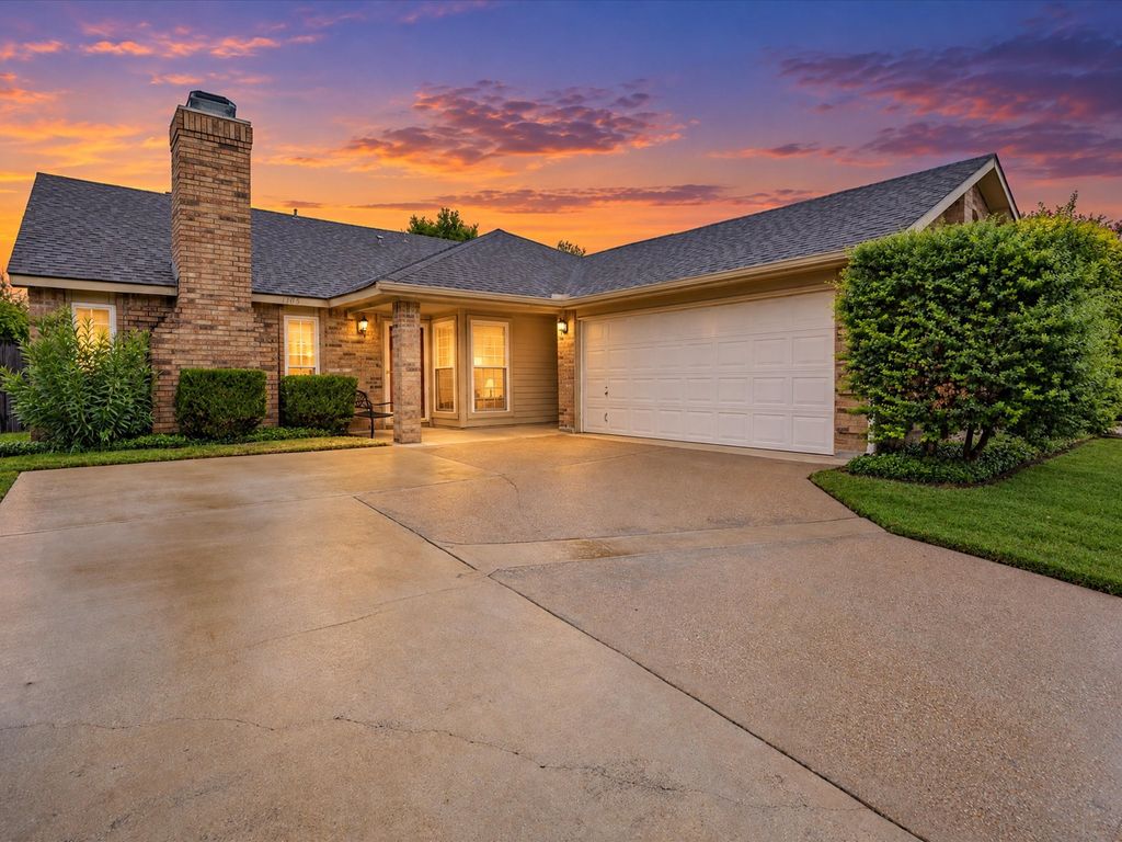 1705 Sandy Point Court, Arlington, TX 76018 — photo 2