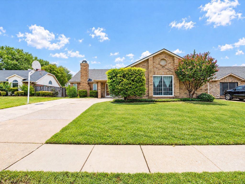 1705 Sandy Point Court, Arlington, TX 76018 — photo 3