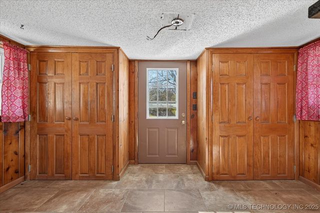 402391 W 2400 Road, Bartlesville, OK 74006