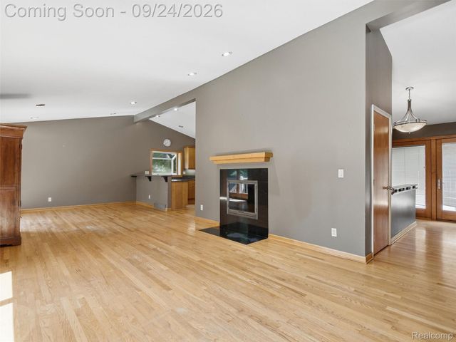 4430 Queens Way, Bloomfield Charter Township, MI 48304