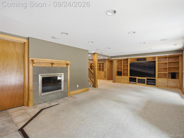 4430 Queens Way, Bloomfield Charter Township, MI 48304