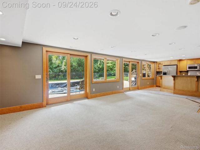 4430 Queens Way, Bloomfield Charter Township, MI 48304