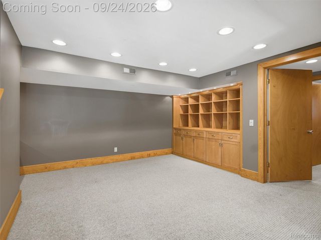 4430 Queens Way, Bloomfield Charter Township, MI 48304
