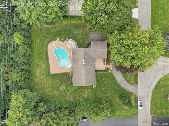 4430 Queens Way, Bloomfield Charter Township, MI 48304