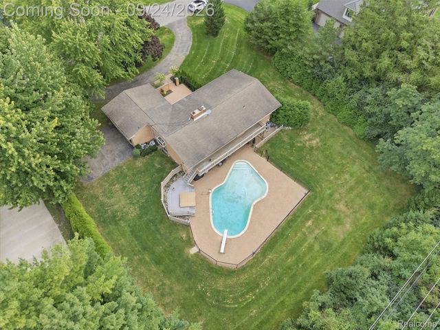 4430 Queens Way, Bloomfield Charter Township, MI 48304