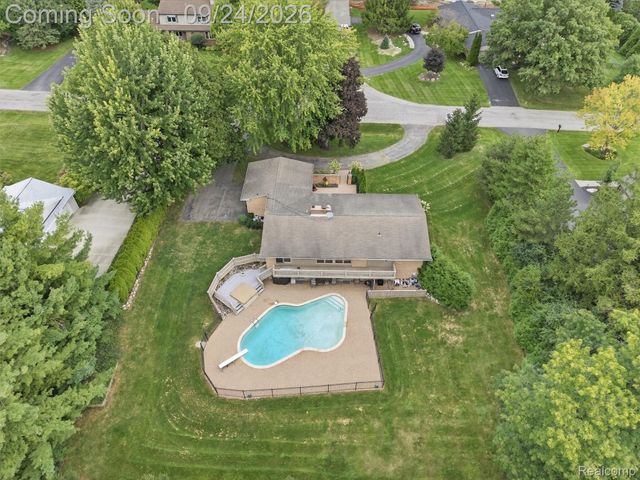 4430 Queens Way, Bloomfield Charter Township, MI 48304