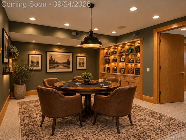 4430 Queens Way, Bloomfield Charter Township, MI 48304