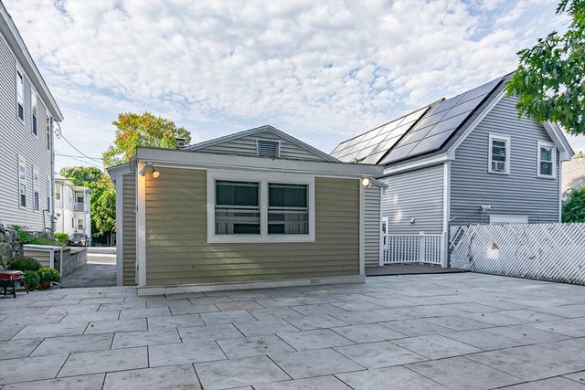 116 Weare St, Lawrence, MA 01843