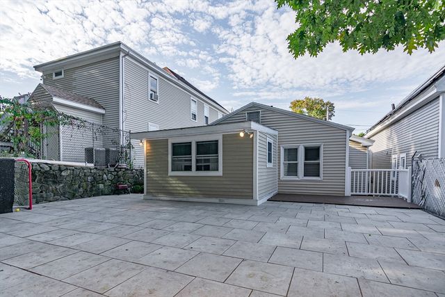 116 Weare St, Lawrence, MA 01843