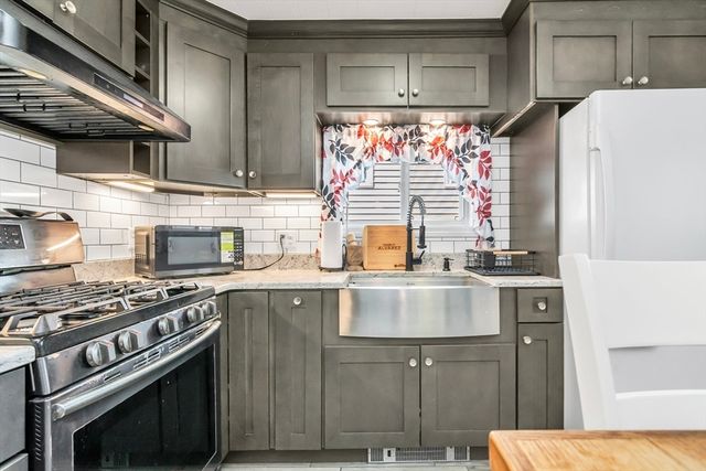 116 Weare St, Lawrence, MA 01843