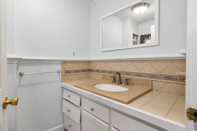 116 Weare St, Lawrence, MA 01843