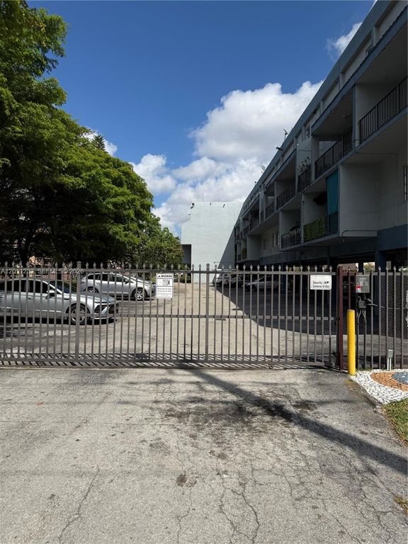 399 NW 72nd Ave 209, Miami, FL 33126