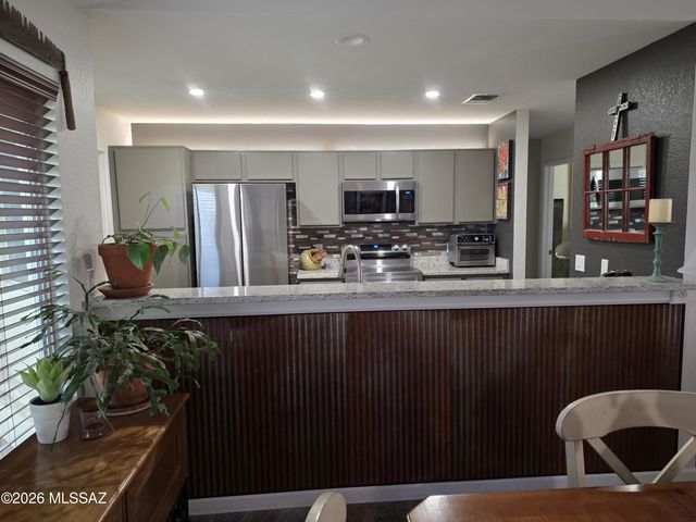 690 S Chimney Canyon Drive, Tucson, AZ 85748