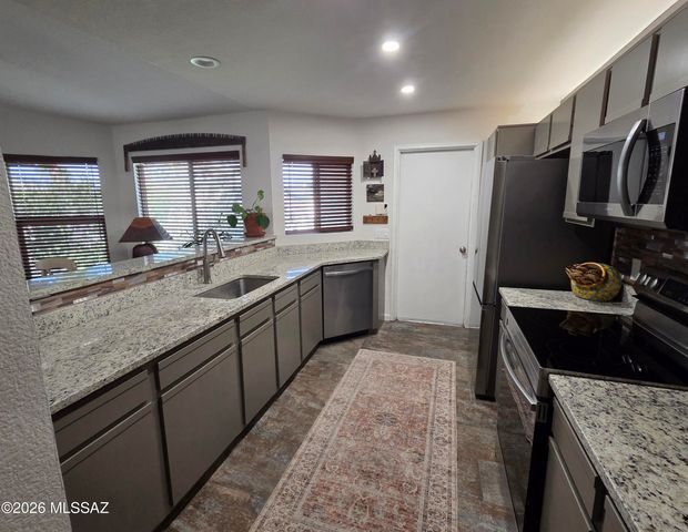 690 S Chimney Canyon Drive, Tucson, AZ 85748