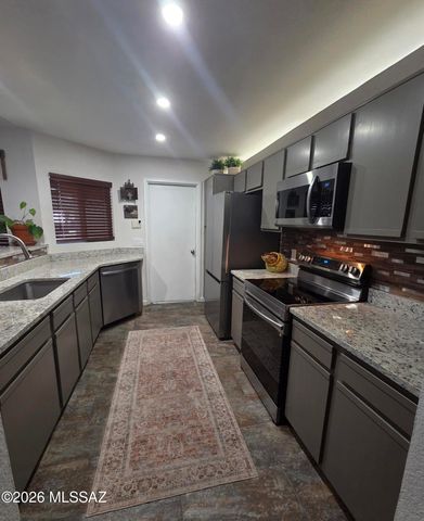 690 S Chimney Canyon Drive, Tucson, AZ 85748