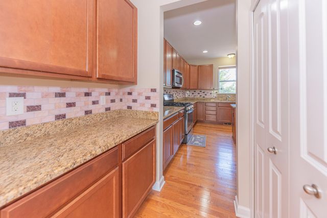 51344 E Bourne Terrace, Novi, MI 48374