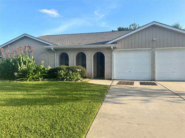 12215 Meadowdale Drive, Meadows Place, TX 77477