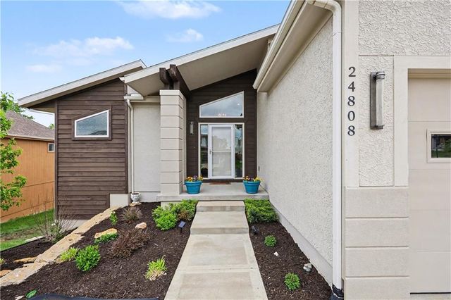 24808 W 88th Terrace, Lenexa, KS 66227