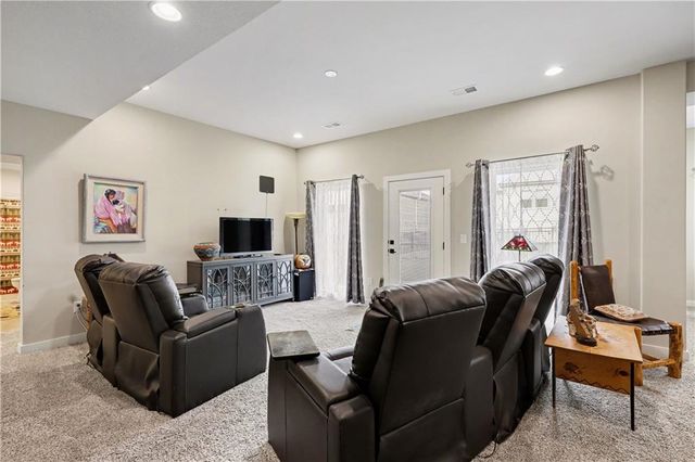 24808 W 88th Terrace, Lenexa, KS 66227