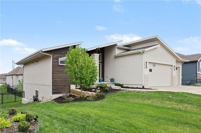 24808 W 88th Terrace, Lenexa, KS 66227