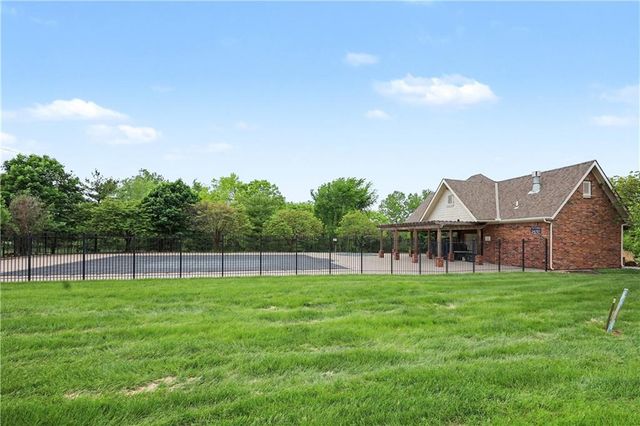 24808 W 88th Terrace, Lenexa, KS 66227
