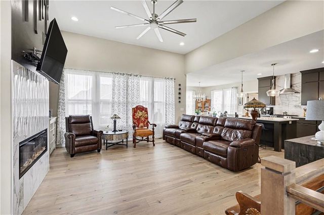 24808 W 88th Terrace, Lenexa, KS 66227