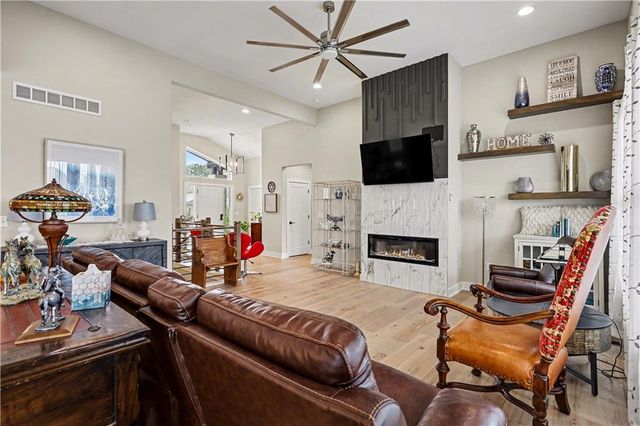 24808 W 88th Terrace, Lenexa, KS 66227