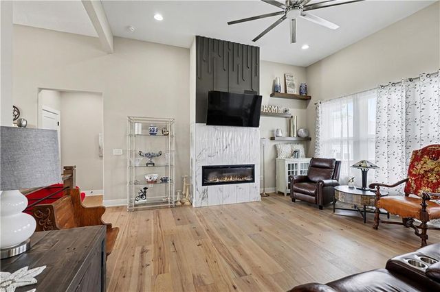 24808 W 88th Terrace, Lenexa, KS 66227