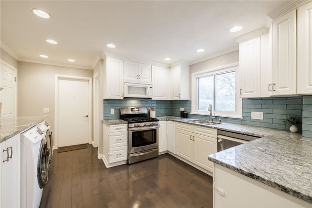 17 Butternut Drive, Pittsford, NY 14534