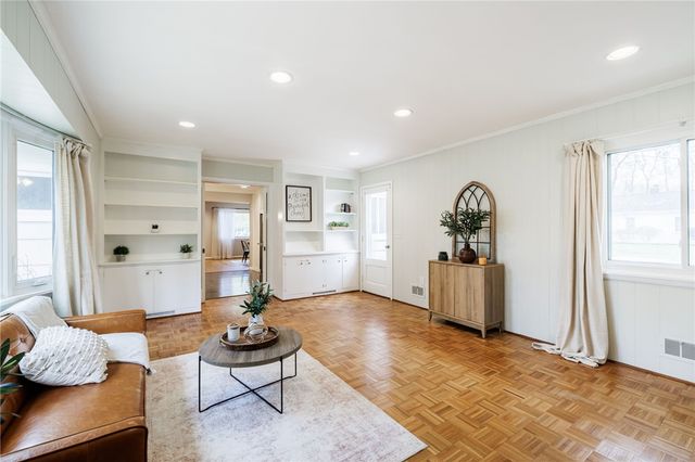 17 Butternut Drive, Pittsford, NY 14534