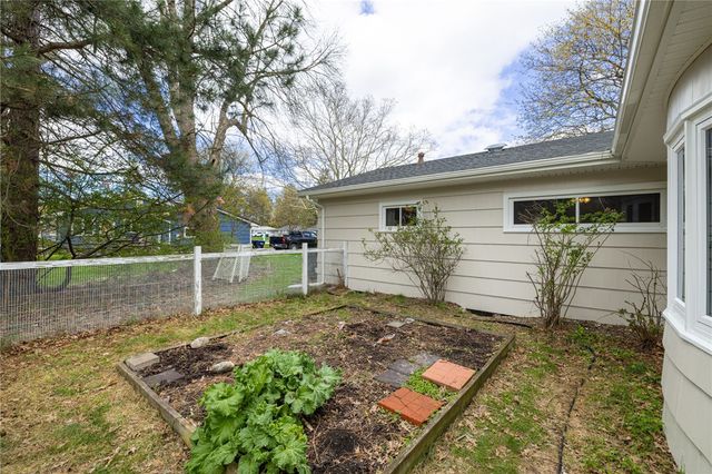 17 Butternut Drive, Pittsford, NY 14534