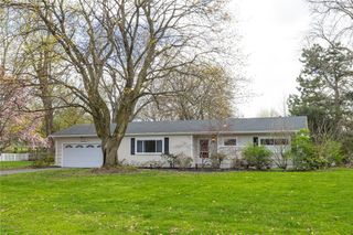 17 Butternut Drive, Pittsford, NY 14534