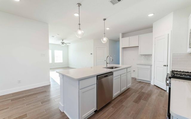 5254 Harvest Season Lane, Pearland, TX 77584