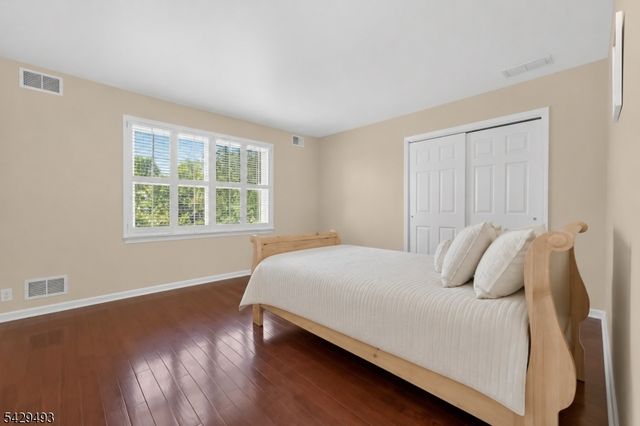 38 Grove Farm Rd, Union Twp., NJ 08867