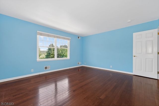38 Grove Farm Rd, Union Twp., NJ 08867