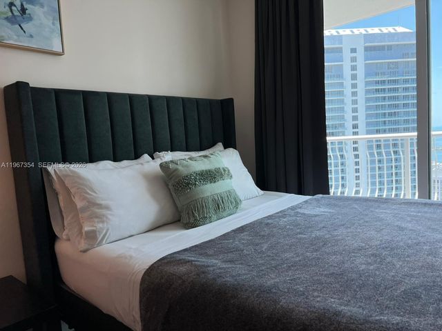 1200 Brickell Bay Dr 4217, Miami, FL 33131