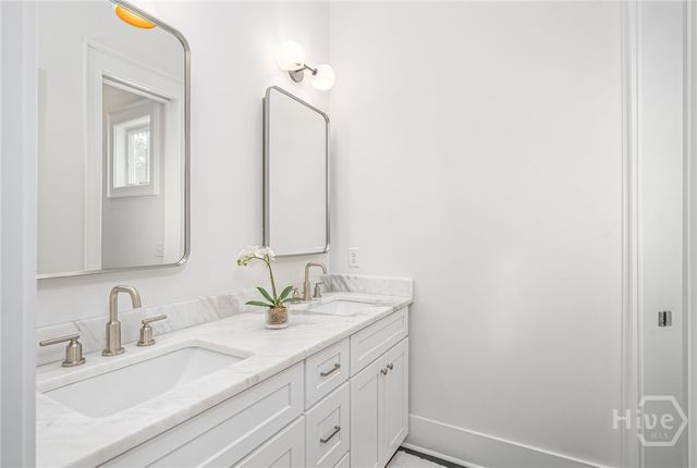 218 W 43rd Street, Savannah, GA 31401