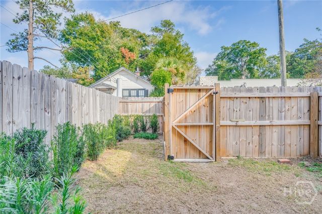 218 W 43rd Street, Savannah, GA 31401