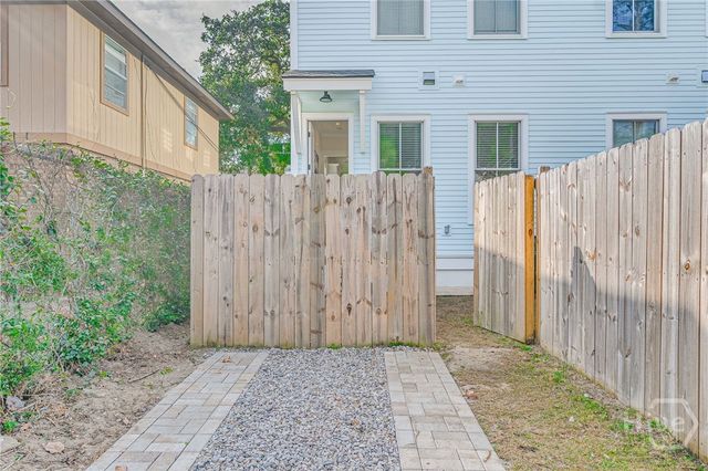 218 W 43rd Street, Savannah, GA 31401