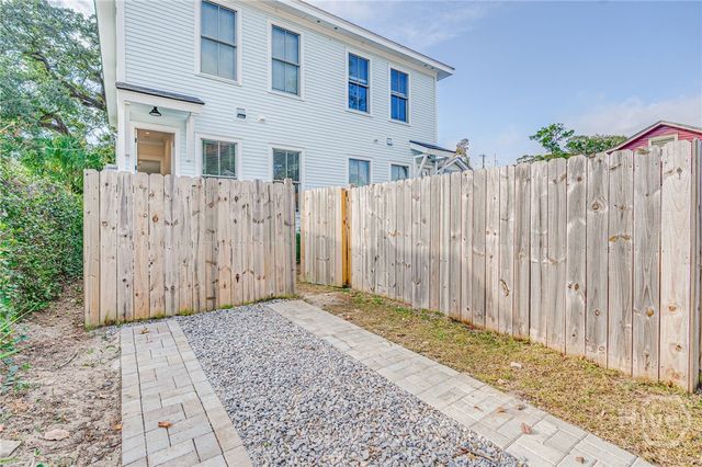 218 W 43rd Street, Savannah, GA 31401