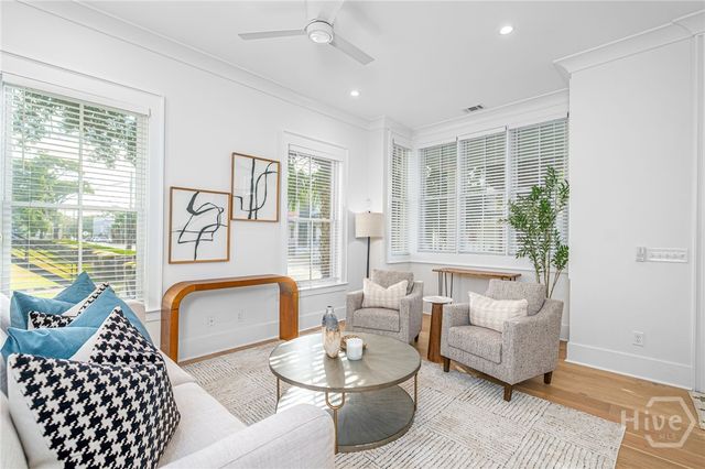 218 W 43rd Street, Savannah, GA 31401