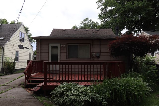 24252 Tuscany Street, Eastpointe, MI 48021