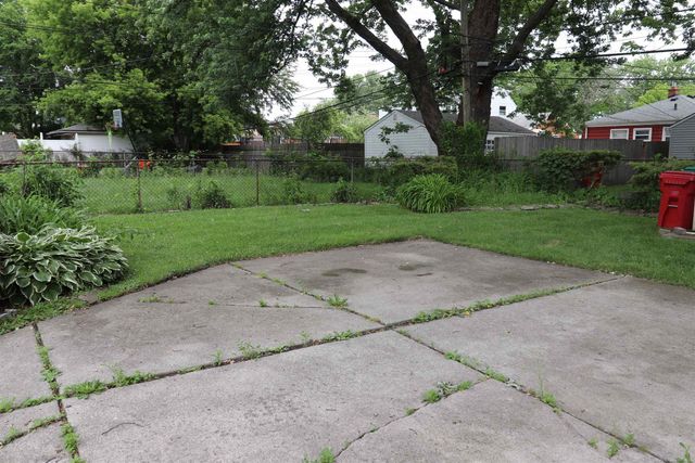 24252 Tuscany Street, Eastpointe, MI 48021