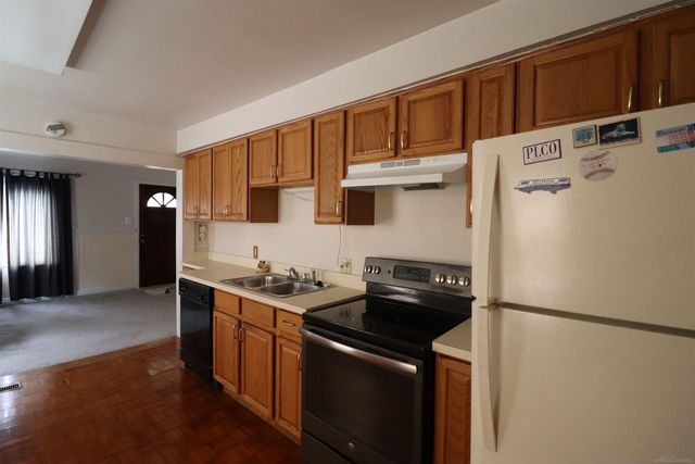 24252 Tuscany Street, Eastpointe, MI 48021
