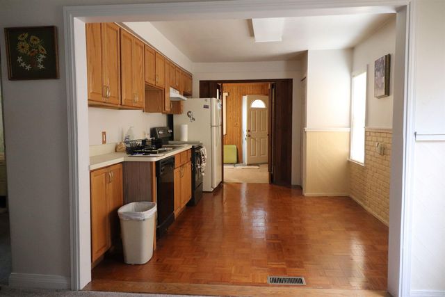 24252 Tuscany Street, Eastpointe, MI 48021