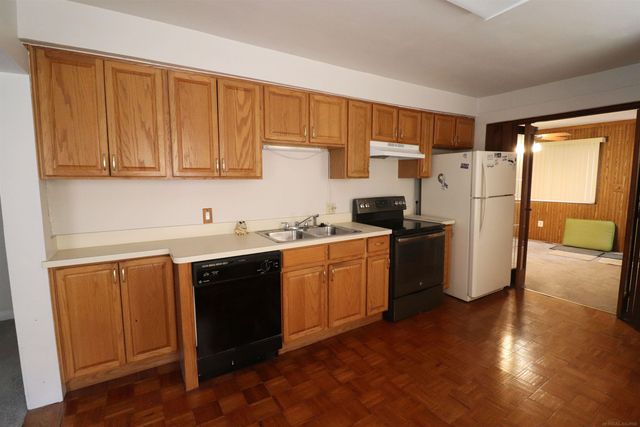 24252 Tuscany Street, Eastpointe, MI 48021